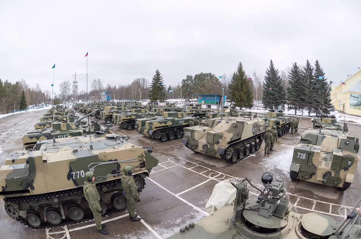 Số lượng các trang thiết bị mới được chuyển giao cho trung đoàn lính dù Nga gồm 31 xe chiến đấu đổ bộ đường không BMD-4M và 8 xe thiết giáp chở quân đổ bộ BTR-MDM. Nguồn ảnh: Bmpd