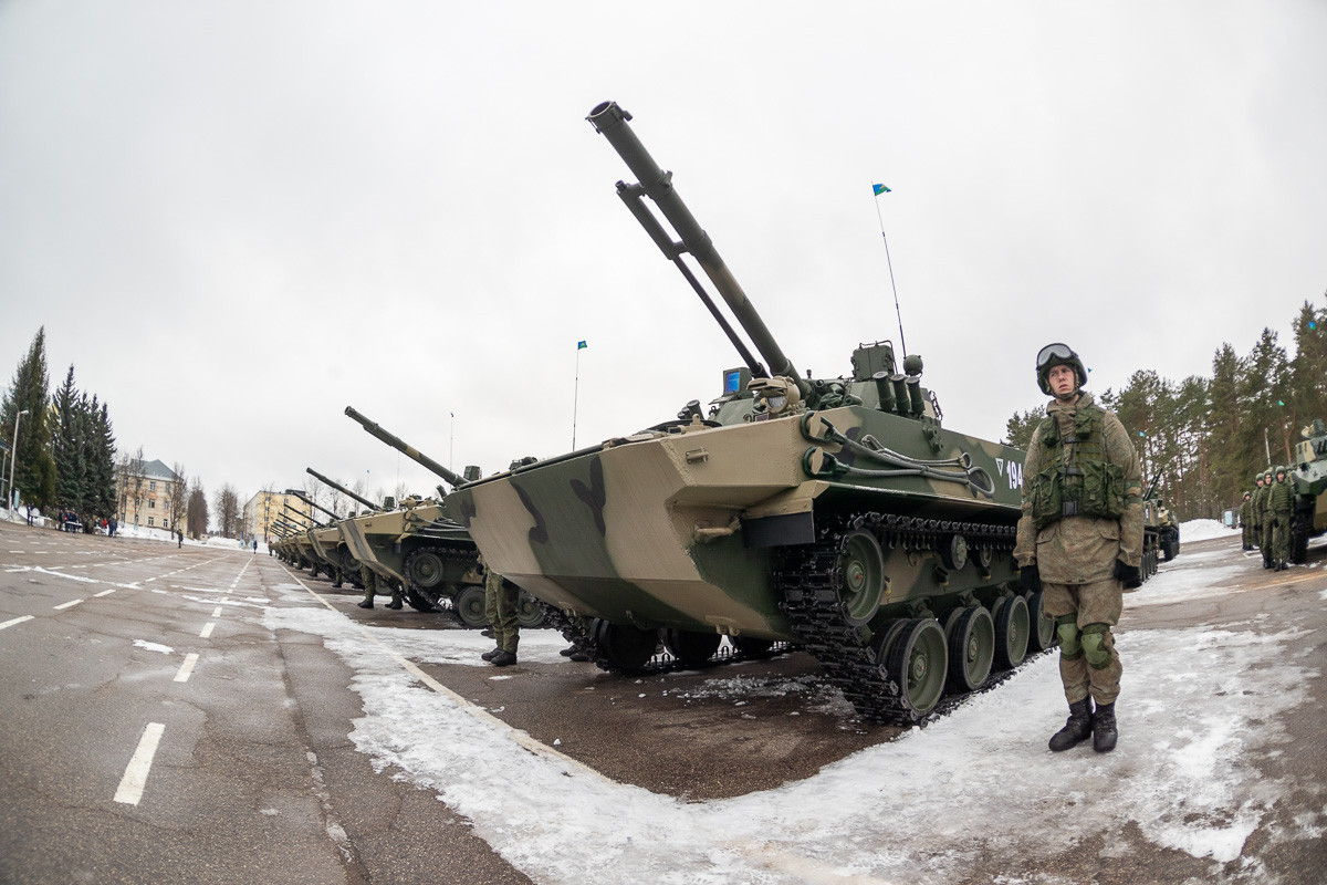 BMD-4M là dòng xe chiến đấu đổ bộ đường không thế hệ mới nhất dành cho bộ đội nhảy dù Quân đội Nga. Dòng xe này cùng với phiên bản chở quân BTR-MDM mới được chính thức chấp thuận vào lực lượng vũ trang từ tháng 4/2016. Nguồn ảnh: Bmpd