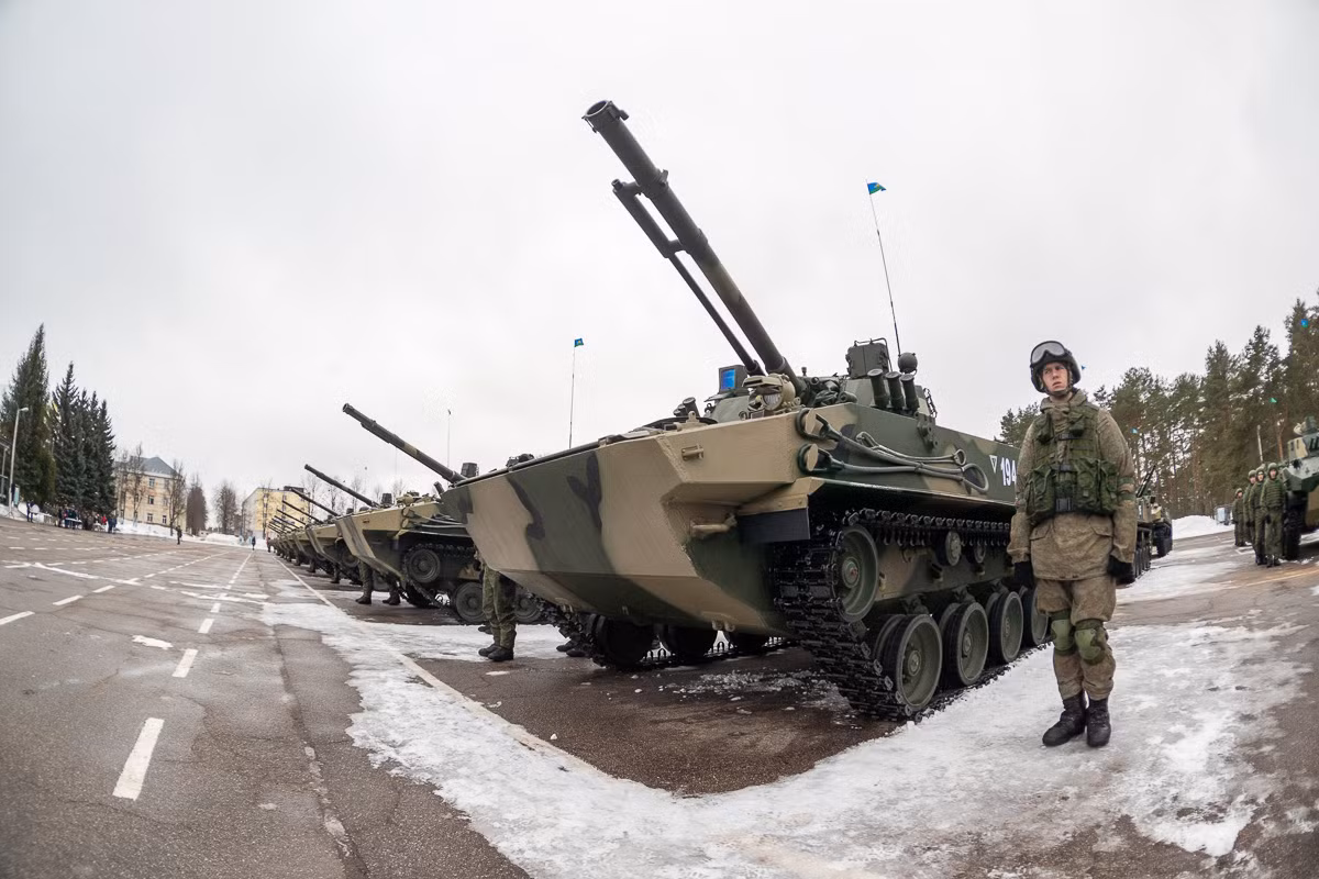 BMD-4M là dòng xe chiến đấu đổ bộ đường không thế hệ mới nhất dành cho bộ đội nhảy dù Quân đội Nga. Dòng xe này cùng với phiên bản chở quân BTR-MDM mới được chính thức chấp thuận vào lực lượng vũ trang từ tháng 4/2016. Nguồn ảnh: Bmpd