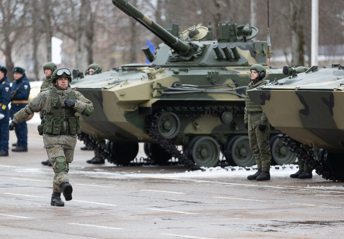 Dẫu vậy, đó sẽ là một lộ trình dài kéo dài suốt nhiều năm, cũng không loại trừ VDV sẽ giảm bớt số lượng xe thiết giáp, tập trung chuyển sang nâng cao chất lượng, 1 bằng 3 bằng 5 chiếc. Nguồn ảnh: Bmpd