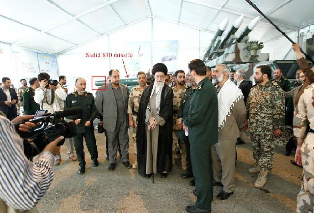 Góc phải trên cùng là bệ phóng Alam al hoda tích hợp hệ thống dẫn đường - trinh sát quang - điện tử. Nguồn ảnh: defence.pk