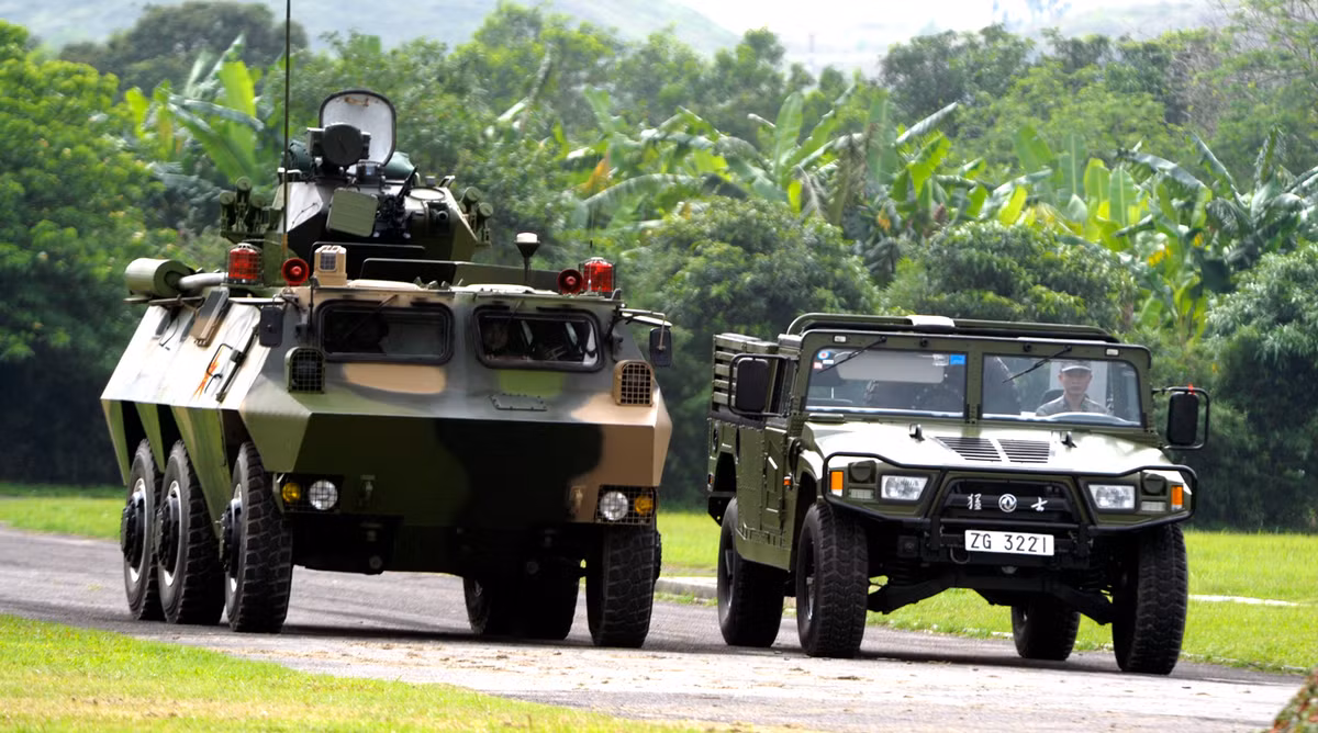 Thiết giáp Type 92 và EQ2050A tại một căn cứ ở Hong Kong. Nguồn ảnh: Reddit