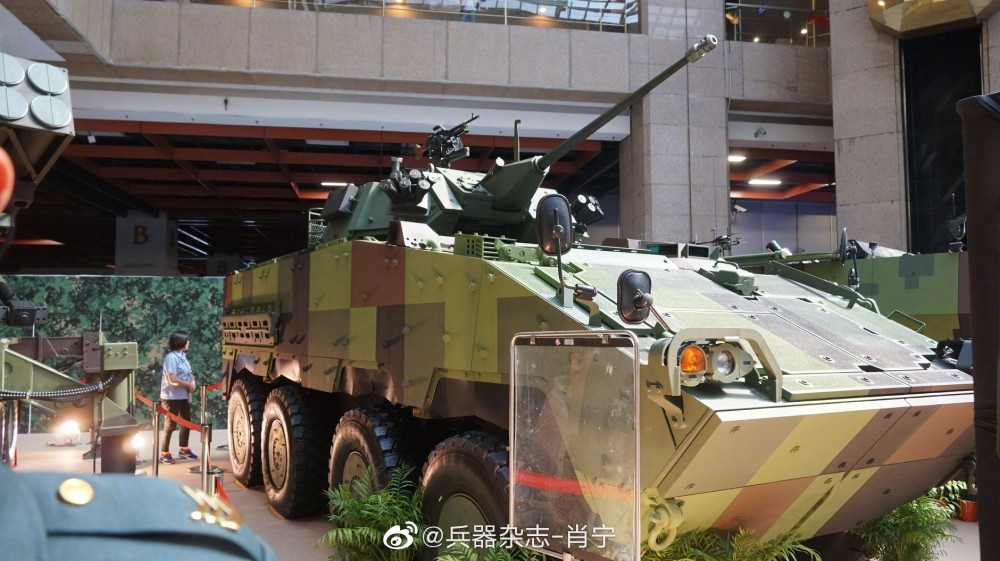 Phiên bản xe chiến đấu bộ binh với pháo 30mm Bushmaster II trên khung gầm CM-32 Yunpao. Được đưa vào sản xuất năm 2007, hiện Đài Loan chế tạo được gần 1.000 chiếc CM-32 và các series 31/33/34 cho nhiều nhiệm vụ khác nhau. Nguồn ảnh: dambiev