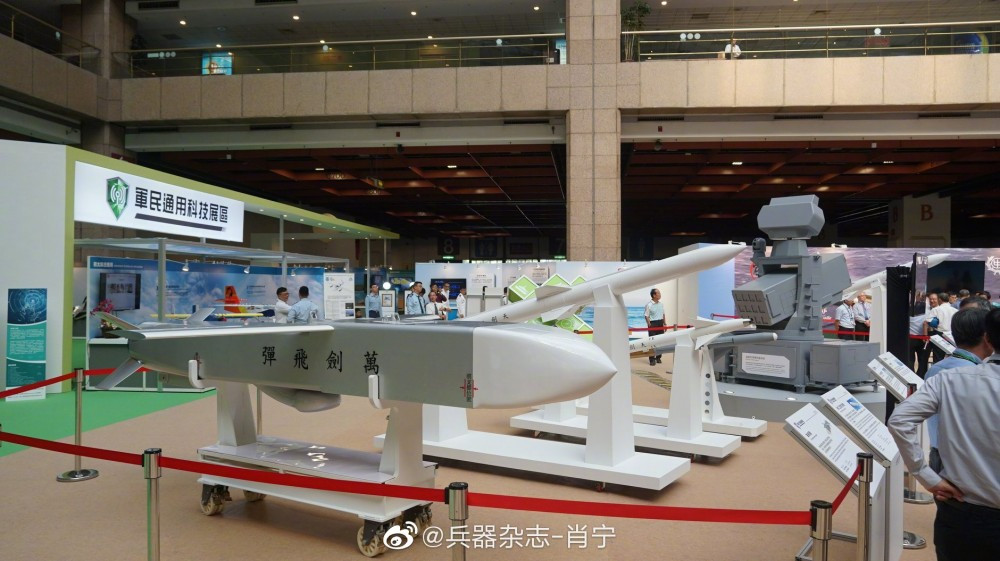 Một số hệ thống vũ khí gồm tên lửa không đối không, tên lửa hành trình. Hiện nay, Đài Loan tự sản xuất thành công nhiều loại bom đạn cho máy bay và tàu chiến, nổi bật lên là tên lửa chống hạm Hùng Phong; tên lửa hành trình Vạn Kiếm, tên lửa không đối không Thiên Kiếm... Nguồn ảnh: dambiev