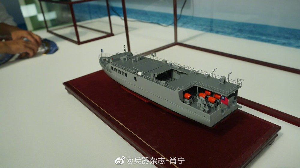 Mô hình thiết kế tàu rải thủy lôi của Đài Loan dường như có thể kiêm nhiệm cả chức năng chở quân. Nguồn ảnh: dambiev