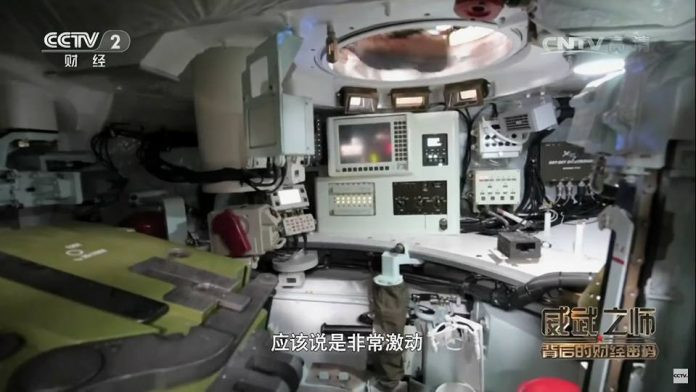 Xe tăng được trang bị hệ thống kiểm soát hỏa lực kỹ thuật số khá hiện đại, nhưng không rõ kiểu loại. Nguồn ảnh: CCTV