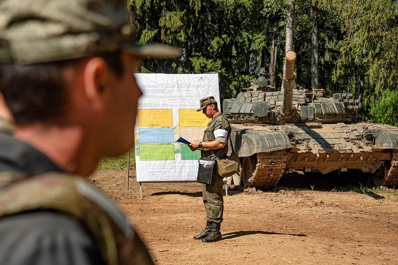 Vượt sông luôn là khoa mục tiềm ẩn nhiều rủi ro trong huấn luyện với lực lượng xe tăng – thiết giáp. Tuy vậy, đây là khoa mục bắt buộc phải thành thạo, vì trên chiến trường việc phải vượt qua các lòng sông là điều không tránh khỏi. Ảnh: Konstantin Yemchenko