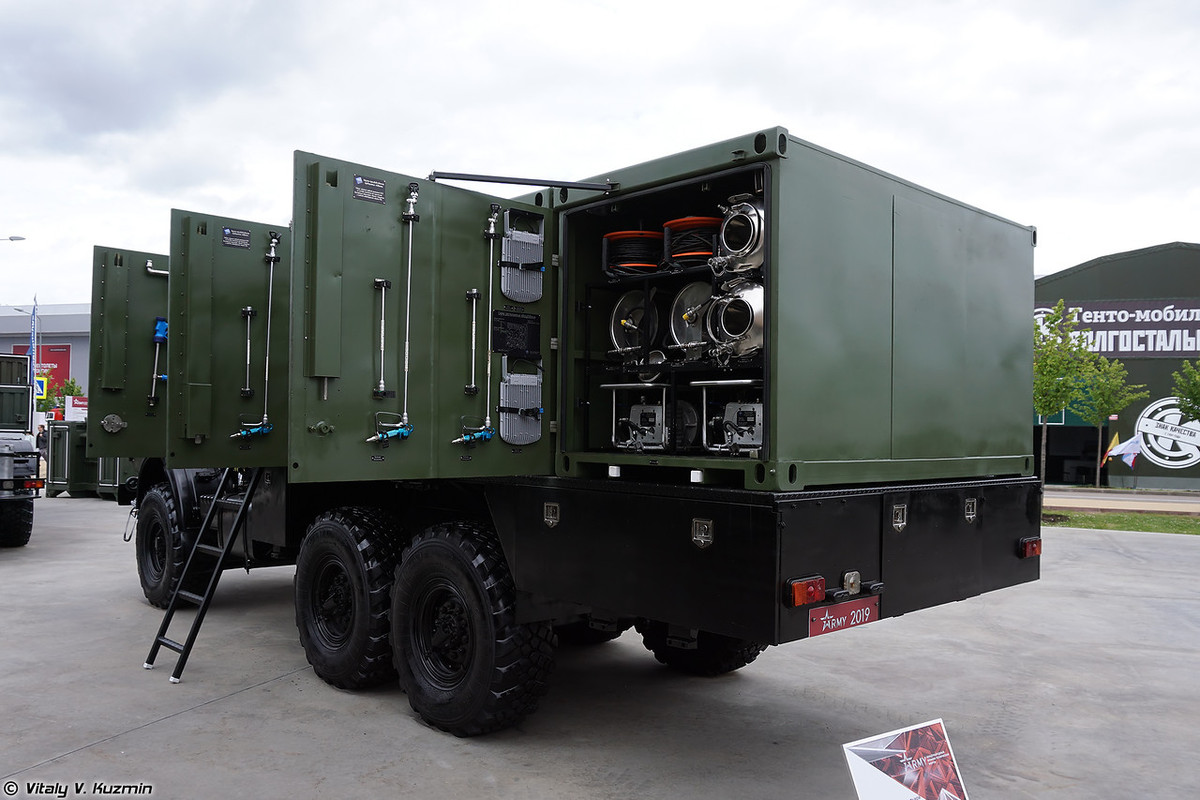 Xe tiêu tẩy là phương tiện tiêu tẩy độc cơ động trên diện rộng. Xe giúp tiêu độc hiệu quả,an toàn cho người và vũ khí trang bị kỹ thuật cũng như hoạt động tốt trên mọi địa hình nhằm đáp ứng các yêu cầu trong điều kiện chiến tranh hóa học và ứng phó với các sự cố hóa chất... Nguồn ảnh: Vitaly-Kuzmin