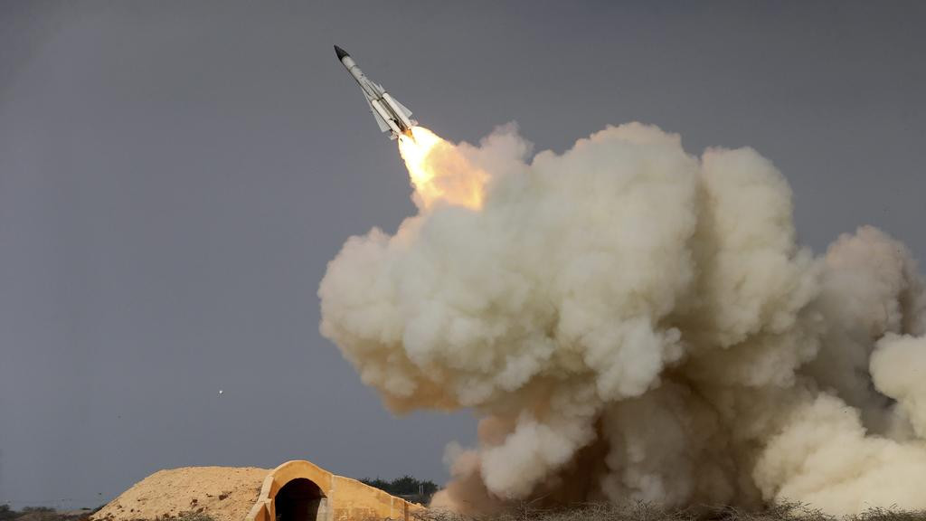 S-200 có tầm bắn từ 200-300km, độ cao tác chiến tới 40km thừa sức “thịt” B-52, B-2. Tuy nhiên, nó lại không thể đánh chặn Tomahawk và tồn tại nhược điểm lớn là không thể cơ động nhanh. Nguồn ảnh: The National