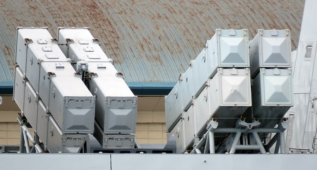 “Đau đớn nhất” với Sri Lanka là Trung Quốc đã tháo sạch hệ thống tên lửa hành trình chống hạm YJ-83 bố trí ở giữa thân tàu với các bệ phóng hình hộp. Ảnh: Wikipedia