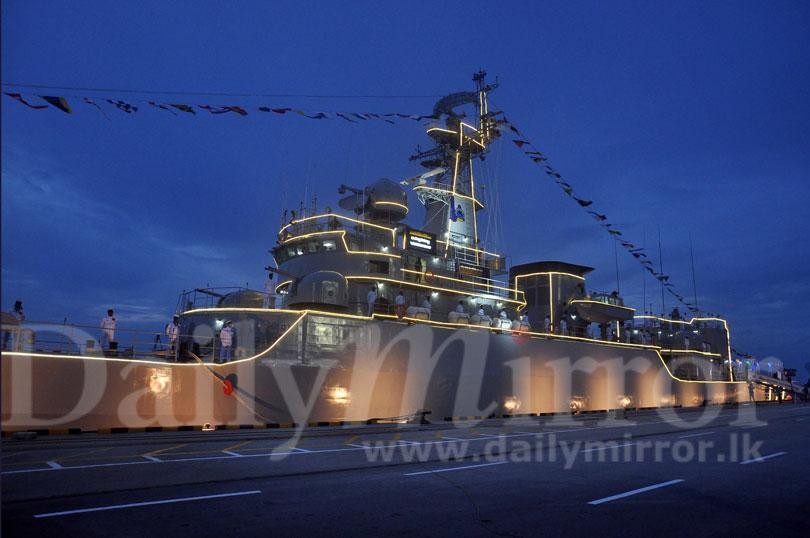 Tàu có chiều dài 111,7m, bề rộng lớn nhất 12,4m, lượng giãn nước toàn tải 2.286 tấn. Nhìn chung, con tàu được thiết kế cho nhiệm vụ tác chiến biển xa, nó được Trung Quốc biên chế từ năm 1994 cho nên cơ bản là vẫn còn khá mới khi được cung cấp lại cho Sri Lanka. Ảnh: Daily Mirror