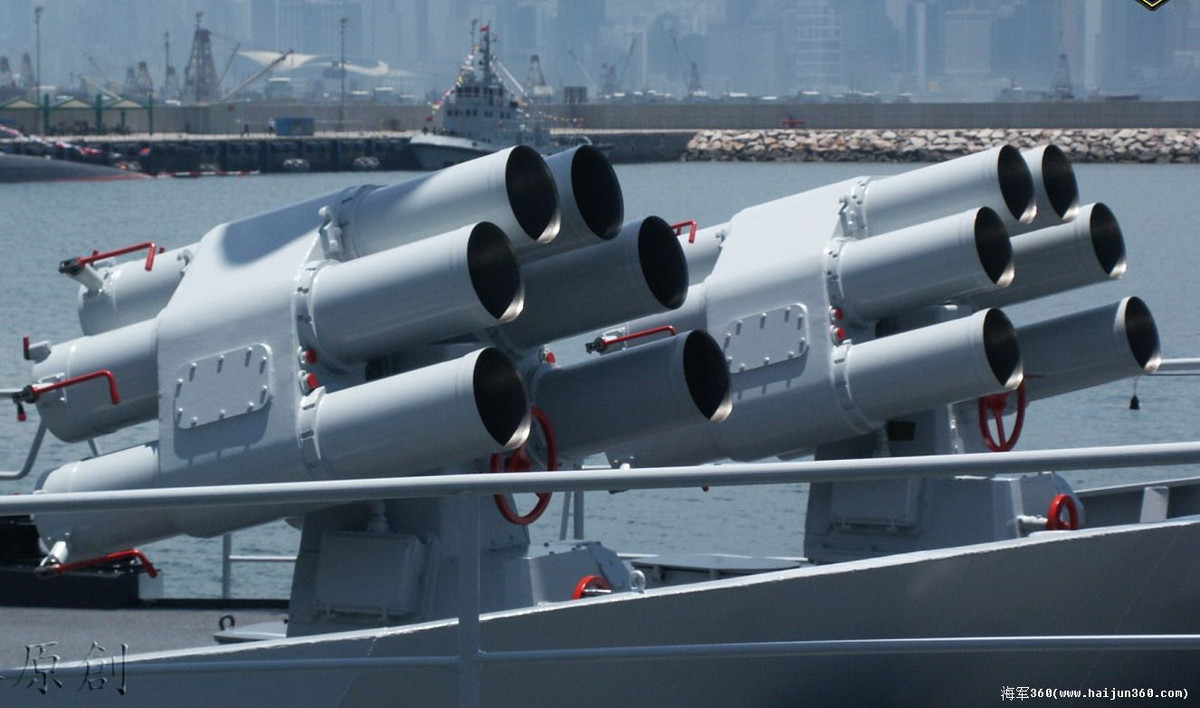 Ngay cả tới các bệ phóng bom phản lực chống ngầm Type 3200 vốn không có mấy tác dụng trong tác chiến săn ngầm hiện đại mà Trung Quốc cũng tháo sạch. Thực ra, loại vũ khí này hữu hiệu khi sử dụng như pháo phản lực oanh tạc bờ biển khi cần. Ảnh: Wikipedia