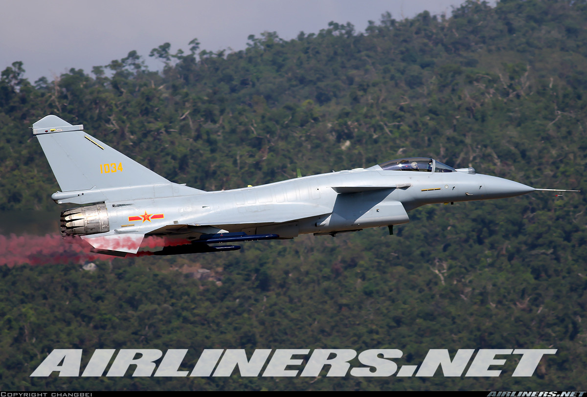 Tất nhiên là Lào vẫn có thể lựa chọn các dòng tiêm kích tới từ Nga (như MiG hay Sukhoi). Dẫu vậy, giới chuyên gia có nhiều lý do cho rằng có thể Lào sẽ đặt lòng tin vào Thành Đô J-10C bởi công nghệ tiên tiến trên nó đi kèm với giá cả cực kỳ phải chăng. Nguồn ảnh: Airlines.net