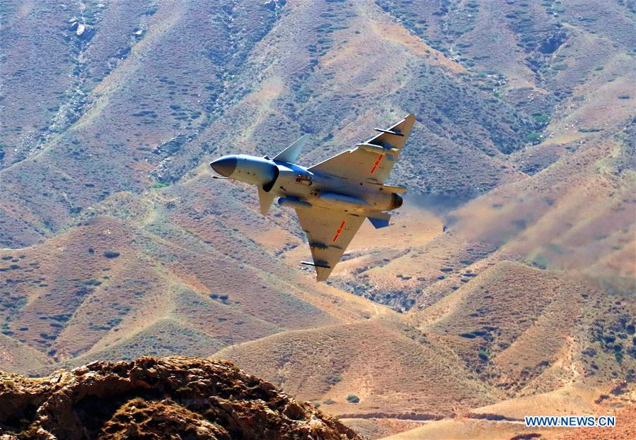 Dẫu vậy, nếu Lào quyết định mua J-10C thì không có gì quá lạ lẫm khi mà quân đội quốc gia này đang sử dụng một số lượng lớn vũ khí hiện đại của Trung Quốc. Bên cạnh đó, Lào được cho là đang nỗ lực hiện đại hóa không quân khi mà nước này đã đưa vào biên chế một số máy bay Yak-130 mua của Nga. Nguồn ảnh: THX