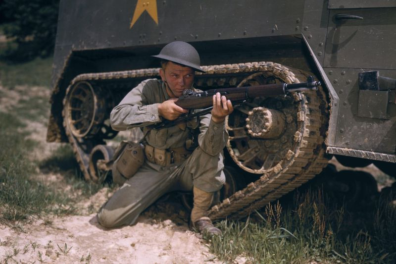 Brodie có vành rộng nhằm cản những mảnh đạn pháo rơi từ trên cao xuống. Nó có khả năng chống mảnh đạn khá tốt, nhưng khu vực bảo vệ đầu ít hơn so với các loại mũ khác. Ảnh: Warspot.