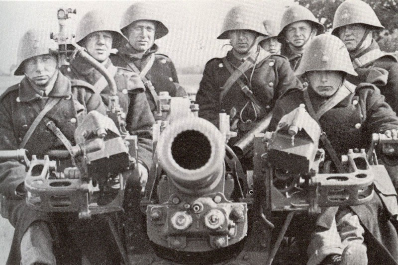 Nó được sử dụng phổ biến trong các đơn vị pháo binh, bộ binh cơ giới cho đến hết Thế chiến II, khi quân đội Đan Mạch lựa chọn mẫu mũ mới dựa trên thiết kế của Mỹ. Ảnh: Warspot.