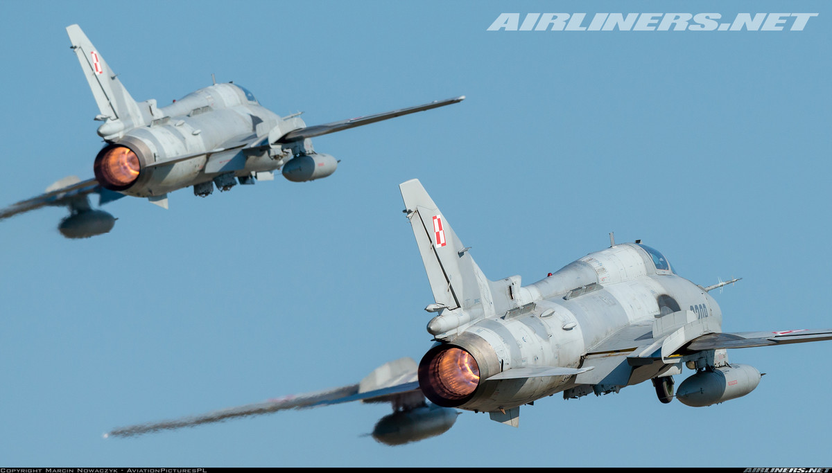 Su-22M4 trang bị động cơ turbojet có đốt tăng lực AL-21F3 cung cấp tốc độ tối đa Mach 1,51 tương đương 1.860km/h ở trần bay cao, tầm bay chiến đấu 1.150km, trần bay 14.200m, vận tốc leo cao 230m/s. Nguồn ảnh: Airliners.net