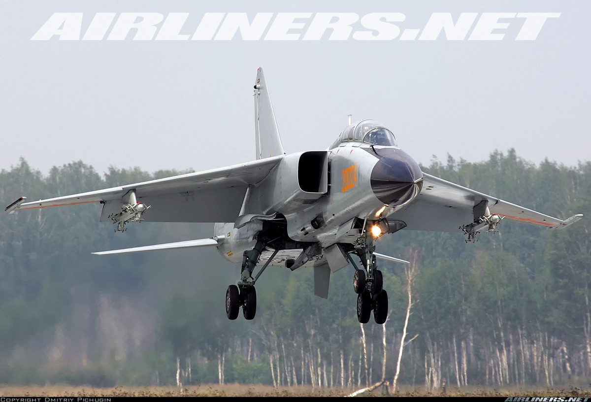 Có một điều đặc biệt JH-7 được xem là máy bay chiến đấu đầu tiên mà Trung Quốc tự phát triển từ khâu thiết kế tới sản xuất mà không “sao chép hình dạng hay thiết kế” bất kỳ nước nào. Nguồn ảnh: Airliners.net