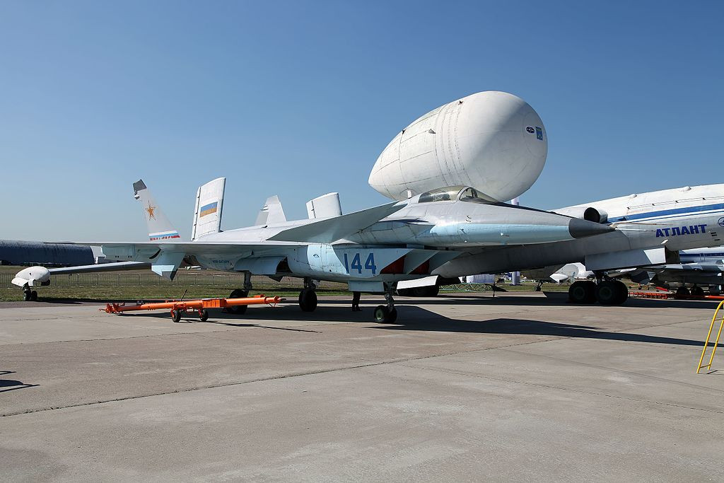 Đáng lưu tâm, trong quá khứ, Cục thiết kế MiG từng nỗ lực phát triển mẫu máy bay tiêm kích thế hệ thứ 5 để cạnh tranh với Sukhoi Su-47 Berkut (dự án đã bị hủy bỏ của Sukhoi). Thế nhưng, vì thiếu kinh phí cũng như nhiều vấn đề mà dự án đã không thành, ngày nay chỉ còn một nguyên mẫu duy nhất nằm tại sân bay Zhukovsky trong tình trạng khá mới.Nguồn ảnh: Wikipedia