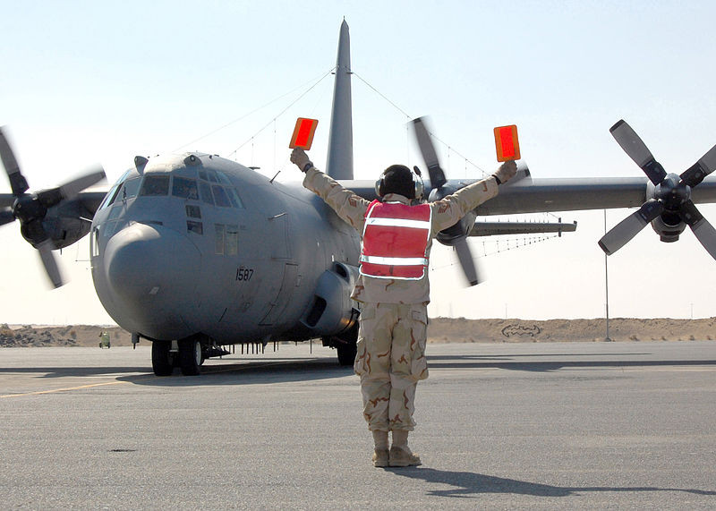 Còn theo thông báo chi tiết từ Không quân Mỹ, EC-130H Compass Call, phi hành đoàn và các trang bị hỗ trợ tới Krzesiny để huấn luyện cùng các máy bay Mỹ khác và lực lượng Không quân Ba Lan trong khuôn khổ chương trình hợp tác quân sự giữa hai quốc gia. Nguồn ảnh: Wikipedia