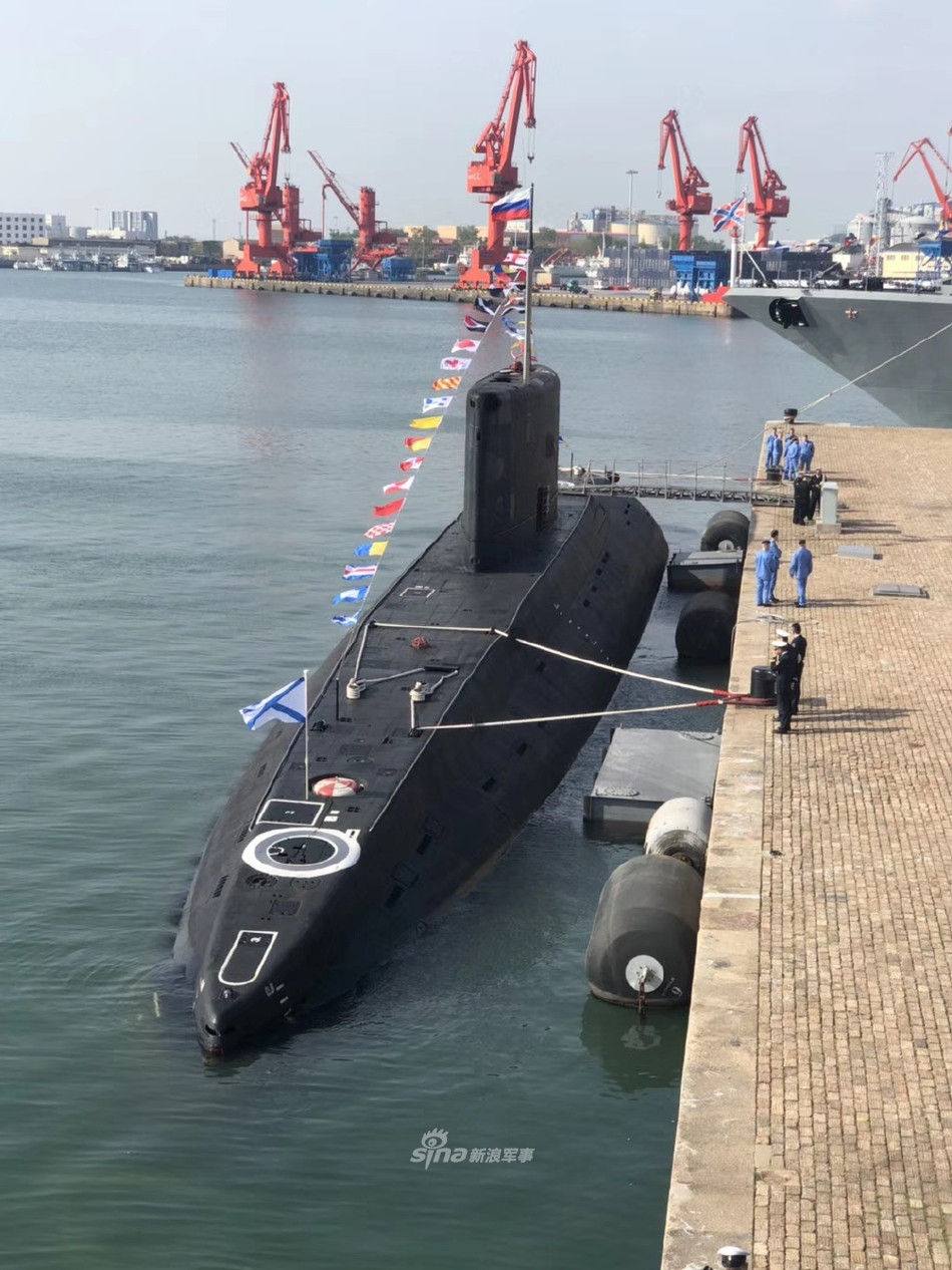 Theo mạng Sina, câu trả lời khá đơn giản, đó là một trong những chiếc tàu chiến của Hải quân Nga được gửi tới Quân cảng Thanh Đảo tham gia cuộc tập trận “Hợp tác biển 2019” diễn ra từ ngày 29/4 tới 4/5/2019. Nguồn ảnh: Sina