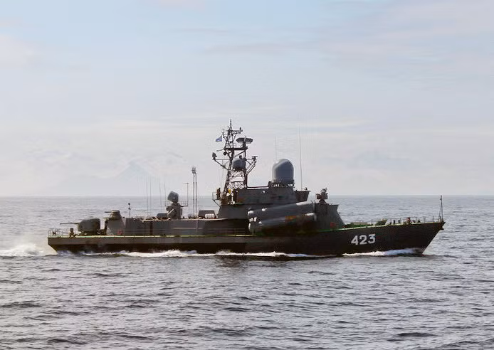 Nói là lạ bởi Đề án 12341 Nanuchka được thiết kế với hệ thống tên lửa chống hạm cùng cụm bệ phóng khác biệt hoàn toàn. Nguồn ảnh: Wikipedia