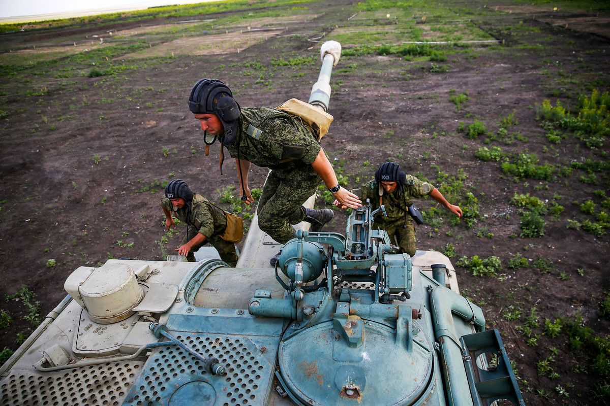 Ngay sau khi tiếp nhận không lâu, các kíp pháo thủ đã được huấn luyện và nhanh chóng tham gia bắn đạn thật để kiểm tra khí tài mới và khả năng sẵn sàng chiến đấu. Nguồn ảnh: Bộ Quốc phòng Nga