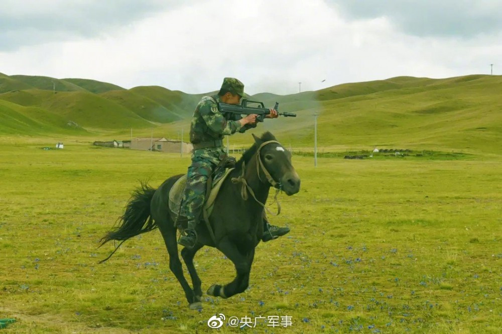 Dường như lực lượng này được huấn luyện tại vùng thảo nguyên các khu tự trị Nội Mông, Tân Cương hoặc Tây Tạng. Ảnh: bmpd