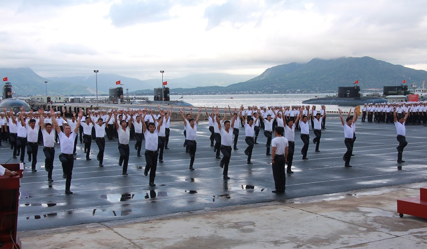 Tuy nhiên, chắc chắn không nhiều người được biết rằng từ trước khi có Kilo 636M, Việt Nam đã có trong trang bị tàu ngầm. Theo SIPRI, năm 1997, Việt Nam đã mua hai tàu ngầm cỡ nhỏ lớp YUGO của Triều Tiên và biên chế cho đơn vị đóng tại quân cảng Cam Ranh. Ảnh: Báo Hải quân