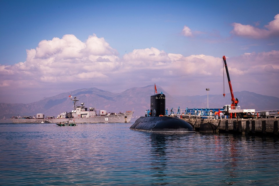 Nhắc đến lực lượng tàu ngầm Việt Nam, thông thường nhiều người sẽ chỉ nghĩ tới các tàu ngầm tấn công chạy động cơ điện – diesel Kilo 636M rất hiện đại mà Đảng và Nhà nước đầu tư rất lớn để mua từ Nga nhằm tăng cường sức mạnh chiến đấu cho hải quân. Ảnh: Báo Hải quân