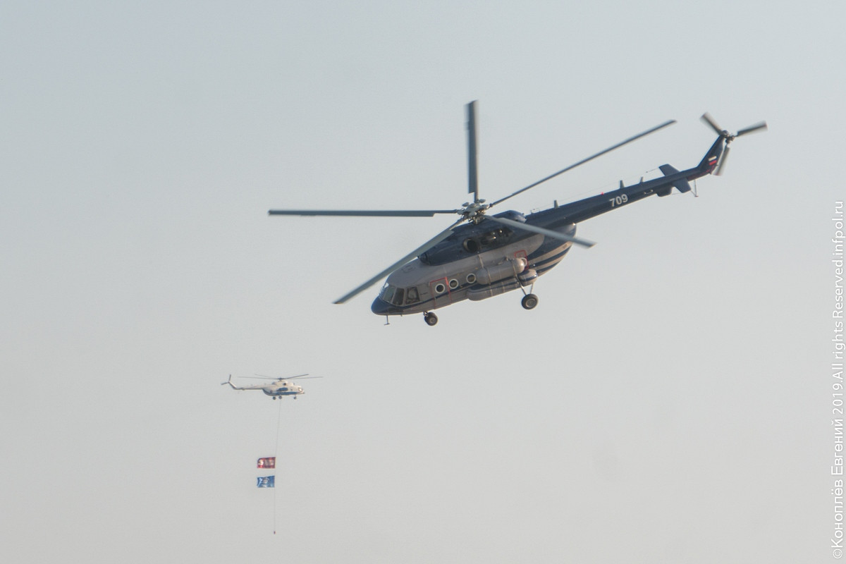 Trong đó, Mi-171A2 được coi là một trong các phiên bản mới và hiện đại nhất dòng Mi-8/17 hiện nay, tích hợp hàng loạt công nghệ điện tử - động cơ cải tiến so với thế hệ trước, tăng độ tin cậy - an toàn bay... Phiên bản này từng được đưa sang Việt Nam biểu diễn tại sân bay Gia Lâm. Ảnh: infpol.ru