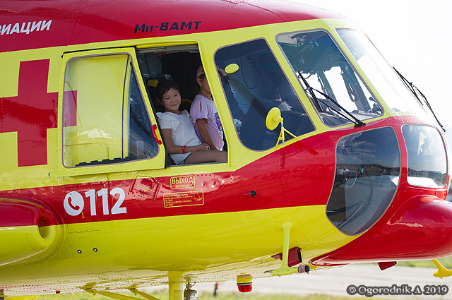 Trong ngày này, người dân khắp nước Nga được phép tiếp cận những cỗ máy hiện đại nhất do Ulan-Ude sản xuất, họ được tự do ngồi lên tận cabin và thưởng thức không khí bên trong. Ảnh: Ogorodnik A