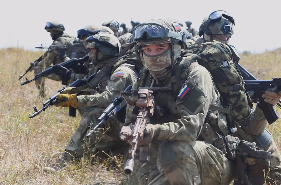 Để làm tốt các nhiệm vụ như vậy, ngoài quân số, Vệ binh Quốc gia Nga cũng đang nhận được nhiều sự quan tâm từ chính phủ nhằm tăng thêm các loại vũ khí hiện đại. Tại cuộc họp Ủy ban Khoa học - Kỹ thuật Liên bang mới đây, Tư lệnh Viktor Zolotov cho hay, Rosgvardiya đang cập nhật kho vũ khí nhỏ của mình. Nguồn ảnh: Rosgvard.ru