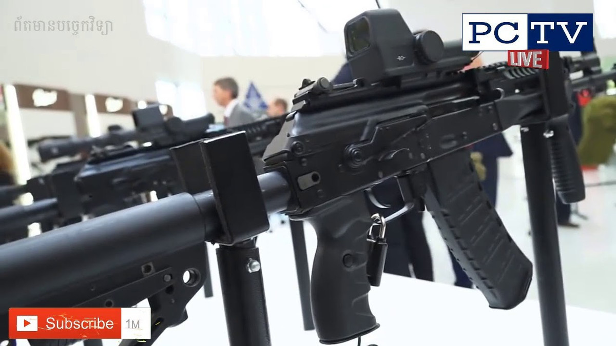 Cơ bản Vệ binh Quốc gia Nga được “ưu ái” trang bị nhiều loại vũ khí hạng nhẹ và cả hạng trung thế hệ mới nhất, có những thứ Quân đội Liên bang còn chưa được trang bị rộng rãi. Ví dụ như việc, Rosgvardia sẽ được trang bị các khẩu súng trường tiến công AK-200 thế hệ mới. Nguồn ảnh: PC TV