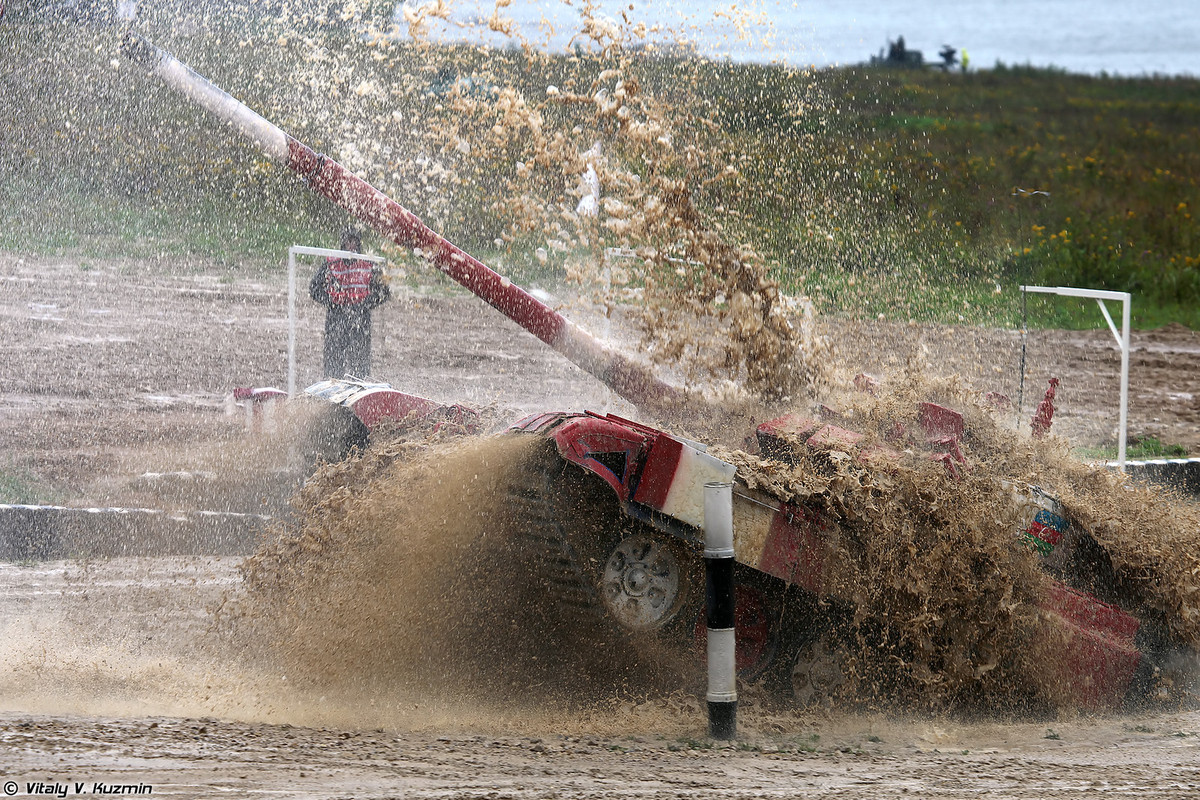 Trở về từ thao trường Albino, nhiếp ảnh gia Vitaly-Kuzmin (Nga) mới đây đăng tải bộ ảnh rất đẹp vòng chung kết cuộc thi “Xe tăng hành tiến bắn mục tiêu” – Hội thao quân sự quốc tế Army Games 2019. Ảnh: Vitaly-Kuzmin