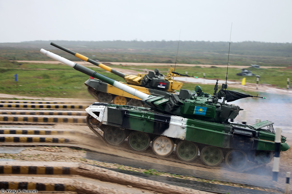 Đội Serbia và Kazakhstan cùng vượt “sống trâu”. Ảnh: Vitaly-Kuzmin