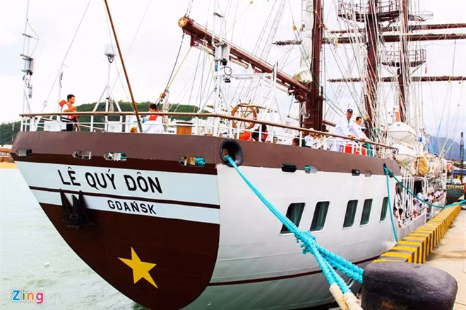 Ngày đầu tiên của tháng 5, tàu buồm 286 - Lê Quý Đôn của Hải quân Việt Nam đã lần đầu tiên có chuyến thăm và giao lưu với Hải quân Indonesia. Ảnh: Zing.vn