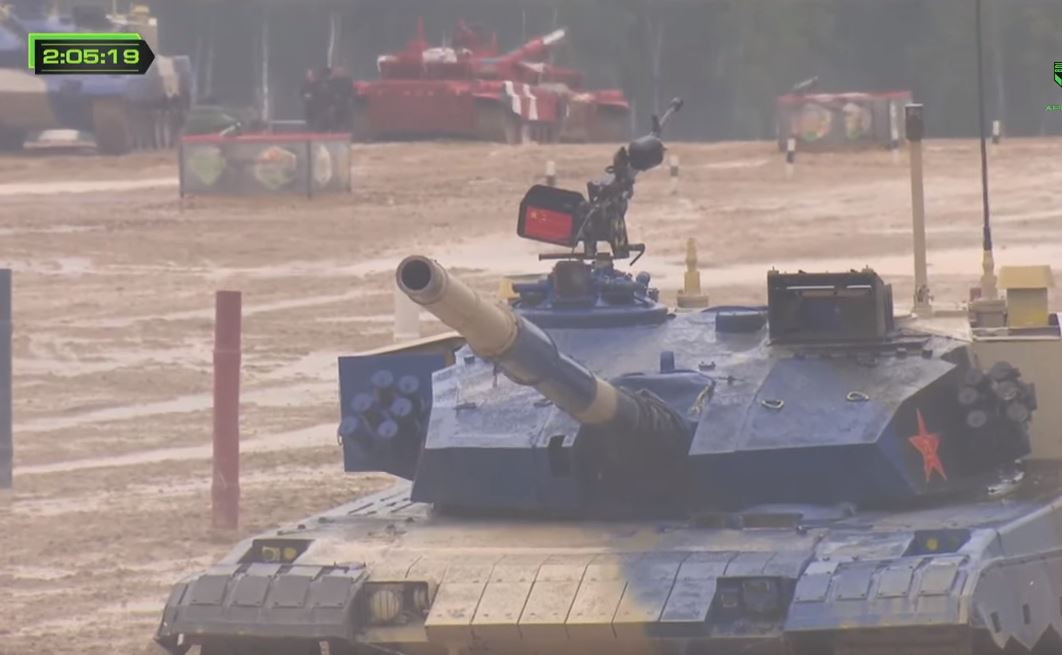 Đội tuyển Trung Quốc về đích với thành tích 2 tiếng 05 phút, còn Kazakhstan là 1 tiếng 50 phút, Azerbaijan là 1 tiếng 55 phút. Như vậy, với thành tích tệ hại này, đội tuyển xe tăng Trung Quốc chính thức "xách va ly về nước". Nguồn ảnh: Tzvezda