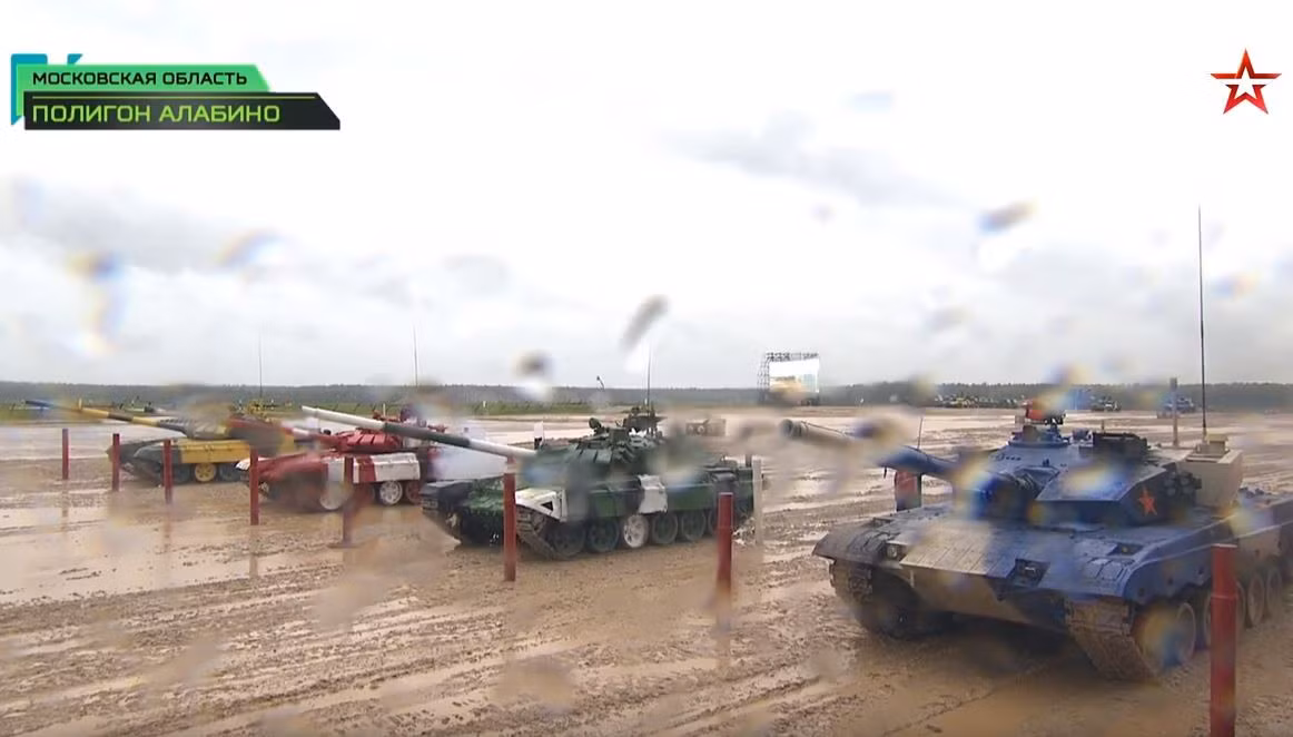 11h trưa 10/8 (giờ Moscow) tức 15h chiều giờ Hà Nội, trận bán kết 1 cuộc thi “Xe tăng hành tiến bắn mục tiêu” ( Tank Biathon 2019) giữa Trung Quốc, Kazakhstan, Azerbaijan và Serbia chính thức khởi tranh. Nguồn ảnh: Tzvezda