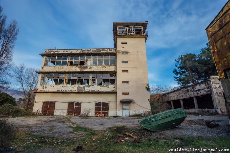 Trung tâm nghiên cứu - thử nghiệm ngư lôi này từng được biết tới với mật danh "Lab N5 NII 400". Nguồn ảnh: vmulder