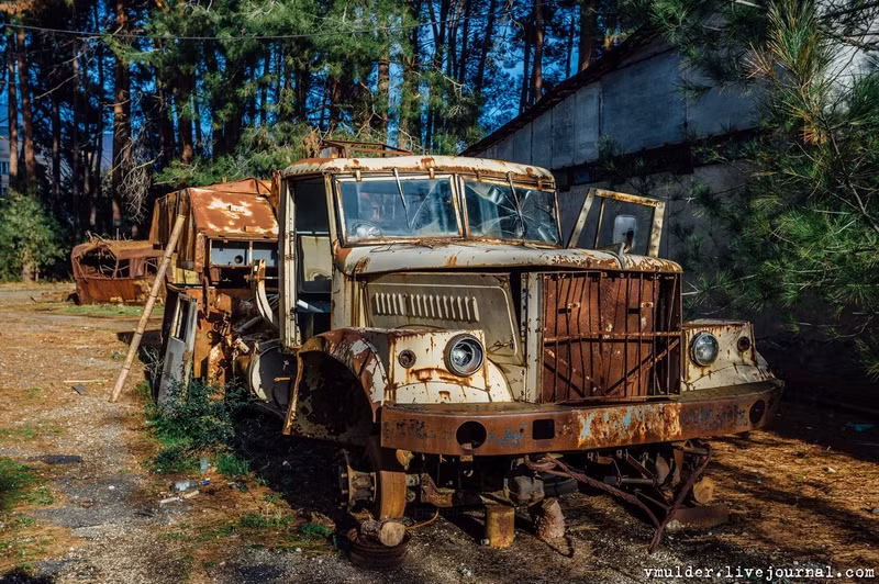 Sau khi Liên Xô tan rã, sự biến động về chính trị - quân sự đã khiến cho cơ sở tuyệt mật này bị bỏ lại phía sau để mặc thời gian tàn phá mọi thứ. Nguồn ảnh: vmulder