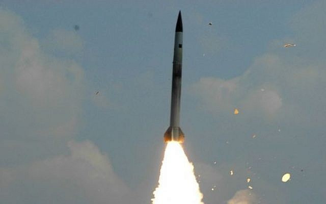 Sau trận đánh, phía Nga – Syria tới giờ vẫn chưa đưa ra bất cứ lý do nào biện minh vì sao S-300 không thể tấn công kẻ địch. Các phân tích đều cho rằng S-300 có khả năng tiêu diệt máy bay Israel tấn công Aleppo ngay khi nó còn đang trên đường tới mục tiêu. Phải chăng S-300 không mạnh như người ta vẫn thường ca ngợi, nó chẳng phát hiện được gì trên không? Nguồn ảnh: The Times of Israel