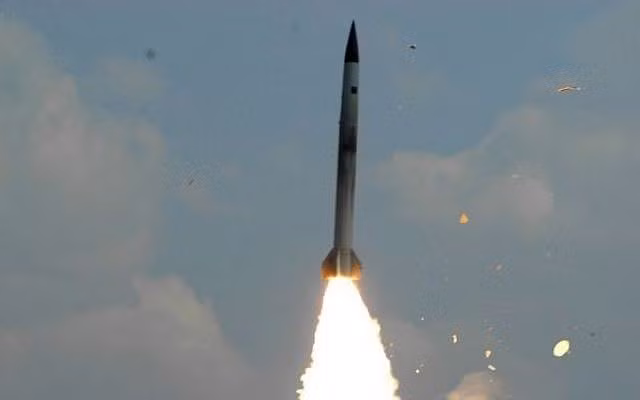 Sau trận đánh, phía Nga – Syria tới giờ vẫn chưa đưa ra bất cứ lý do nào biện minh vì sao S-300 không thể tấn công kẻ địch. Các phân tích đều cho rằng S-300 có khả năng tiêu diệt máy bay Israel tấn công Aleppo ngay khi nó còn đang trên đường tới mục tiêu. Phải chăng S-300 không mạnh như người ta vẫn thường ca ngợi, nó chẳng phát hiện được gì trên không? Nguồn ảnh: The Times of Israel