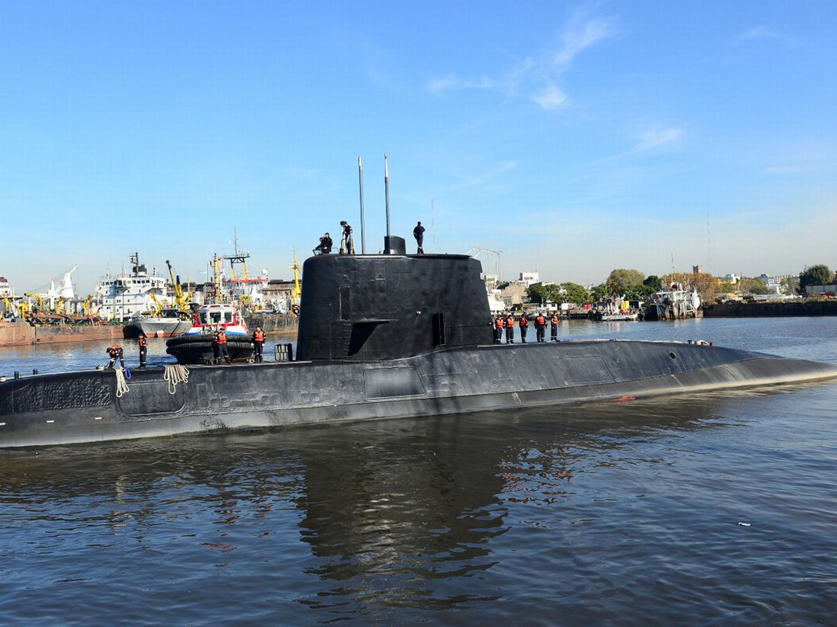 Nói chung, nguyên nhân vụ chìm tàu ngầm gián tiếp có lẽ tới từ kinh phí, phải chăng Argentina đang quá keo kiệt với lực lượng tác chiến đặc biệt nhưng tiềm ẩn nhiều rủi re. Phải chi họ đầu tư sửa chữa tàu đúng quy trình, huấn luyện thủy thủ đoàn tốt hơn thì đã không có thảm kịch. Nguồn ảnh: Mirror