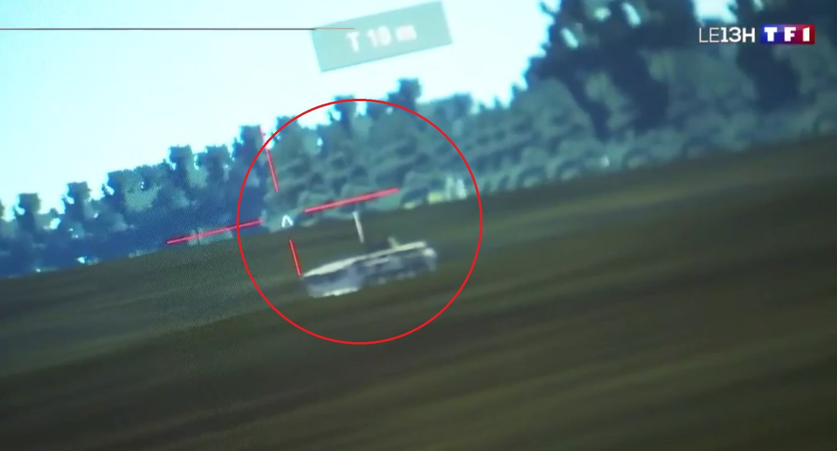 Tất nhiên, mục tiêu là vật thể mô phỏng được đánh dấu tên gọi BMP-2, không phải là một chiếc BMP-2 thật vì vốn dĩ Pháp không có loại vũ khí nổi tiếng của Nga. Nguồn ảnh: TF1