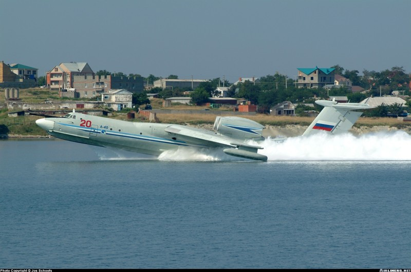 Theo các tài liệu Nga, A-42 ban đầu được phát triển cho nhiệm vụ cứu hộ cứu nạn hải quân từ thế hệ thủy phi cơ động cơ phản lực Beriev A-40 Albatros do Công ty Beriev thiết kế, sản xuất từ cuối những năm 1980. Tuy nhiên, do sự sụp đổ của Liên Xô khiến dự án không đủ kinh phí phát triển và chỉ có một chiếc A-40 được hoàn thành, dự án A-42 không kịp ra đời. Ảnh: Airliners.net