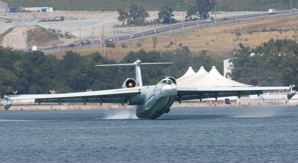 Các nguồn tin Bộ Quốc phòng Nga nói với Izvestia rằng, quyết định việc tái sản xuất thủy phi cơ A-42 đã được đưa ra. Bộ này đang soạn thảo các yêu cầu chiến thuật - kỹ thuật cho dự án nâng cấp. Cái chính là phải tạo ra một máy bay chống tàu ngầm và cứu hộ đa năng. Ảnh: Wikipedia