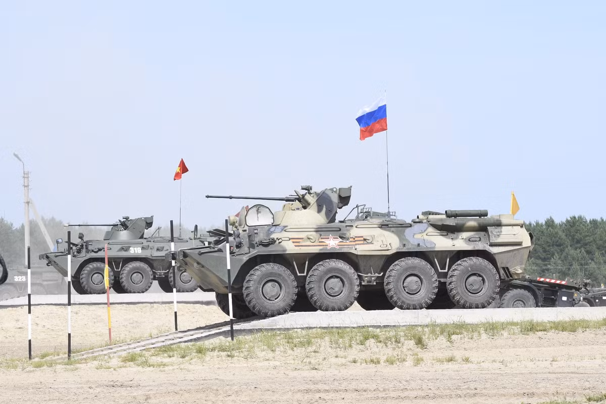 Tuy vậy, như chúng ta đã biết, kết quả chung cuộc đội tuyển công binh Việt Nam giành giải ba dù gặp vô vàn khó khăn. Điều đó cho thấy, chúng ta thao tác vận hành thành công các phương tiện vũ khí khí tài hạng nặng bao gồm xe thiết giáp BTR-82A. Đây là minh chứng cho sự tiếp thu cực kỳ nhanh nhạy của bộ đội Việt Nam trong việc làm chủ các khí tài thế hệ mới và hiện đại. Nguồn ảnh: Bộ Quốc phòng Nga