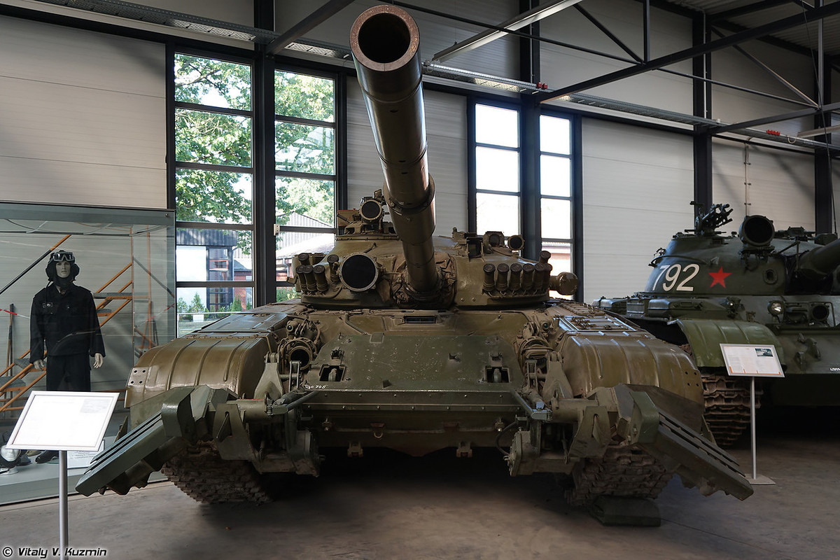Trong ảnh là phiên bản T-72M1 mà Liên Xô xuất khẩu cho Đông Đức. Đây được xem là loại tăng hiện đại nhất trong lịch sử lực lượng vũ trang Đông Đức. Nguồn ảnh: Vitaly-Kuzmin