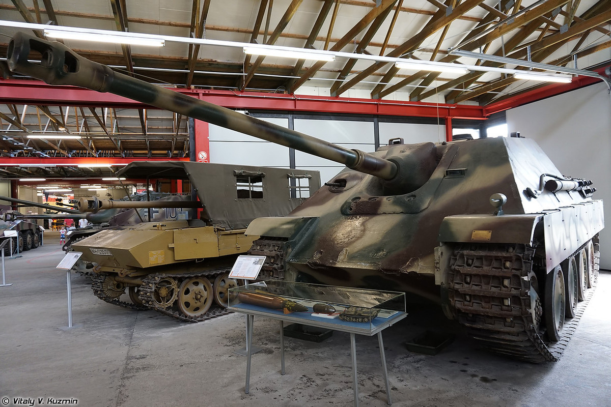 Bảo tàng này có đầy đủ 100% các dòng tăng từng được phát xít Đức sử dụng trong CTTG 2. Tuy nhiên, một số mẫu thử nghiệm như siêu tăng hạng nặng Maus thì không có. Trong ảnh, pháo tự hành chống tăng Jagdpanther I. Nguồn ảnh: Vitaly-Kuzmin